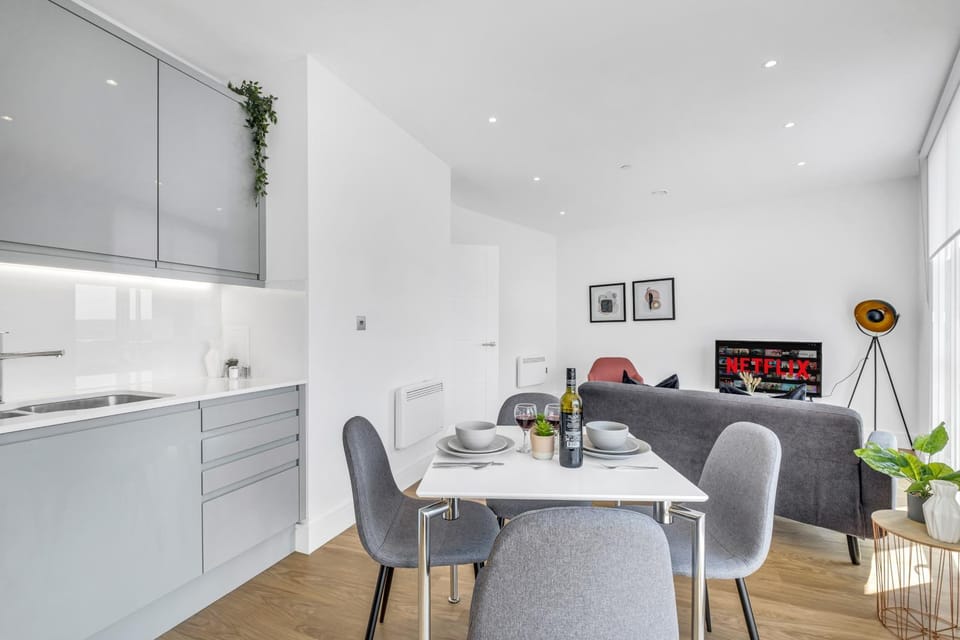 Dining area, kitchen