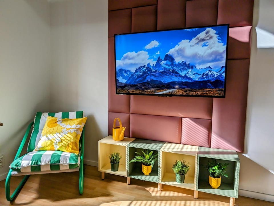 TV and multimedia, Living room, Evening entertainment