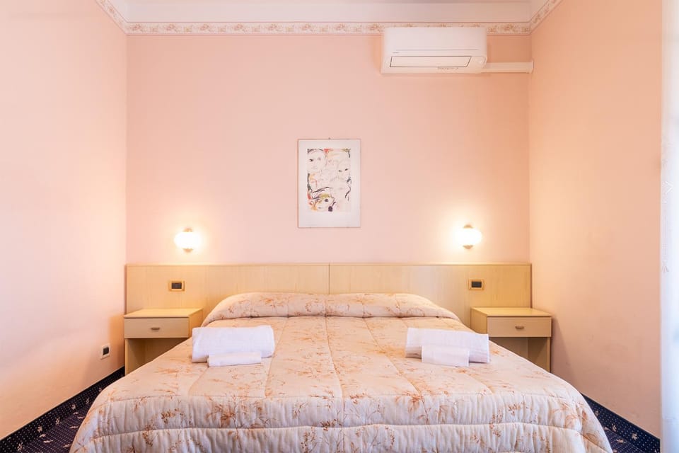 Photo of the whole room, Bedroom, towels, air conditioner