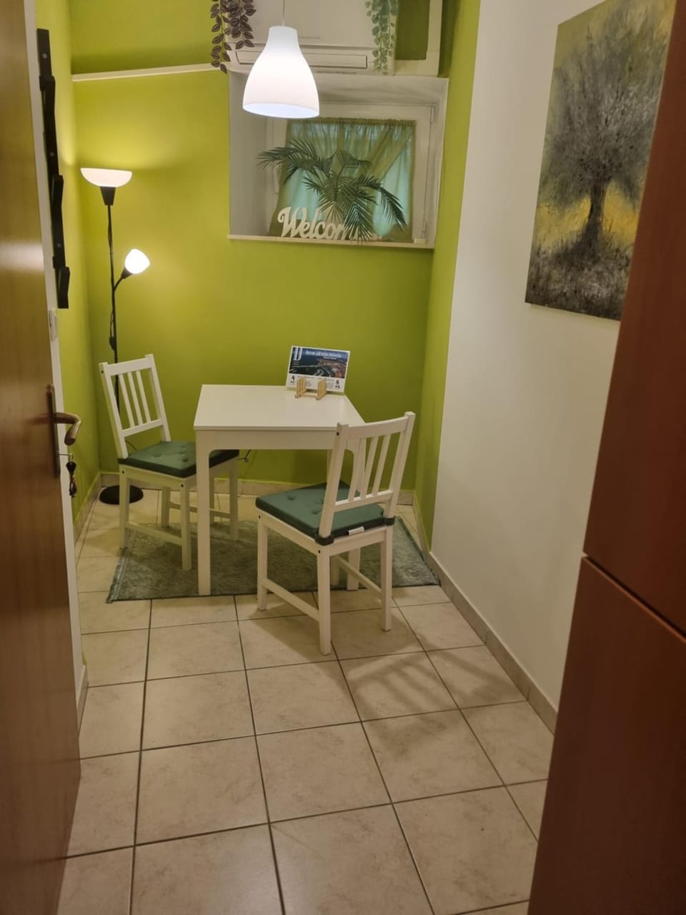 Seating area, Dining area