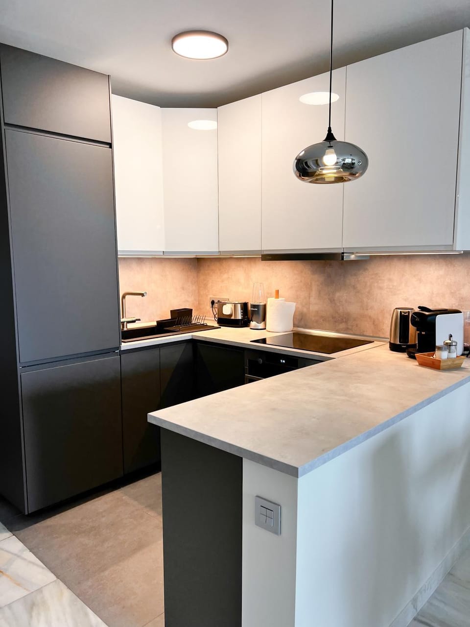 Coffee/tea facilities, Kitchen or kitchenette, stove, toaster