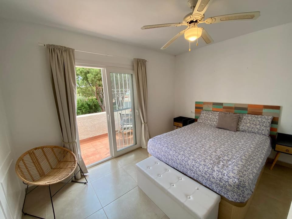 Bed, Balcony/Terrace, Photo of the whole room, Bedroom, fireplace