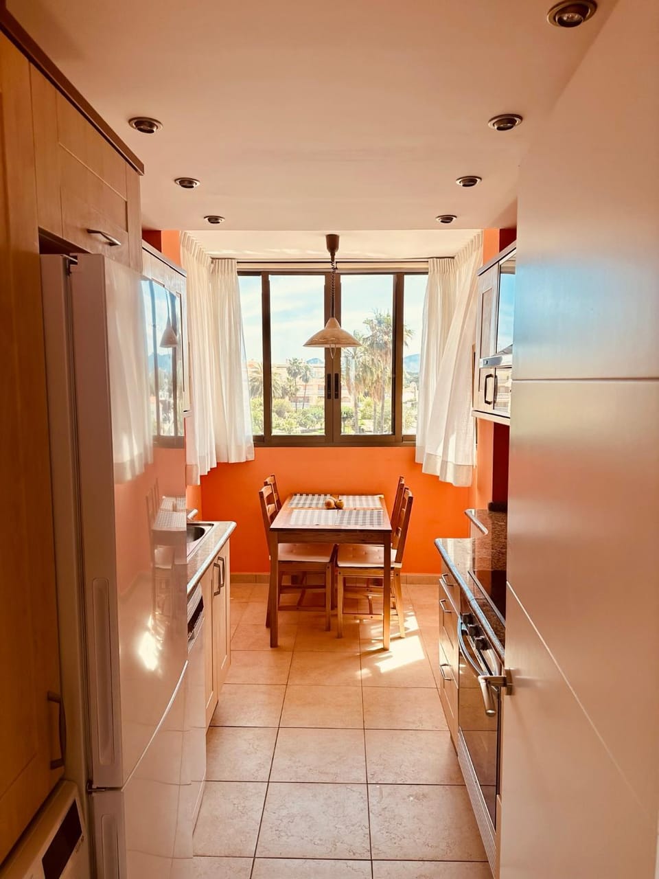 Kitchen or kitchenette, Seating area, Dining area