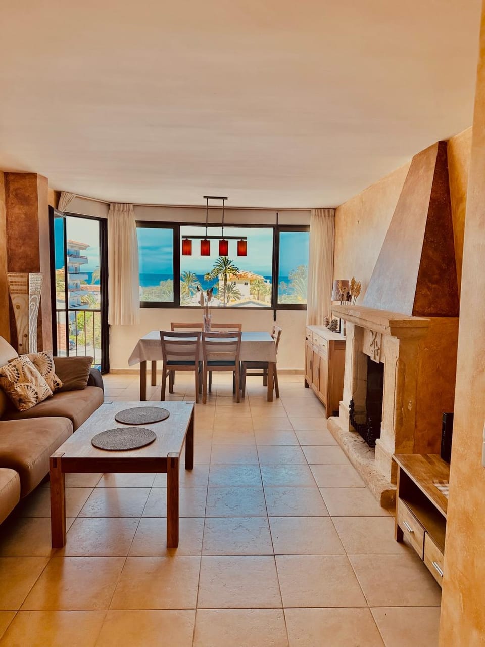 TV and multimedia, Living room, Seating area, Dining area