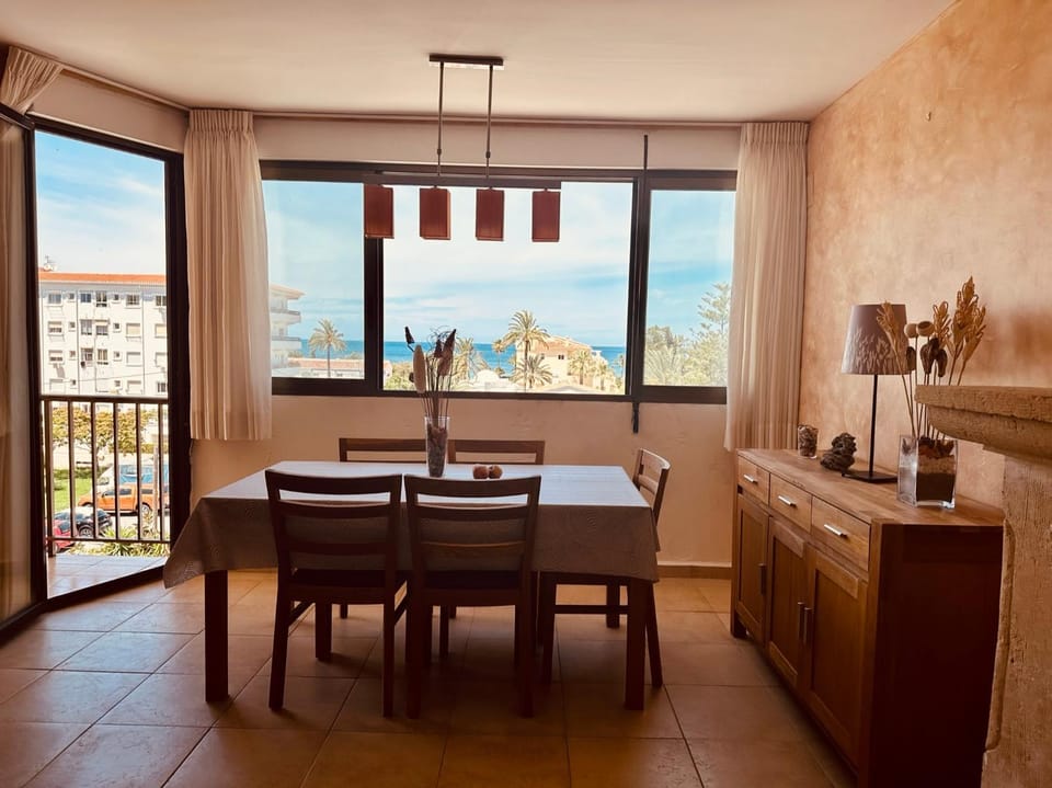 View (from property/room), Dining area, Sea view