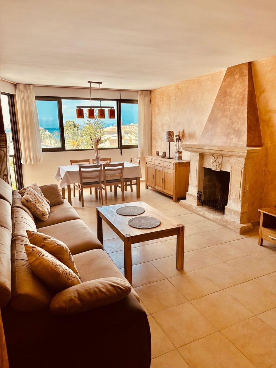TV and multimedia, View (from property/room), Living room, Seating area, Dining area, Sea view, flat iron
