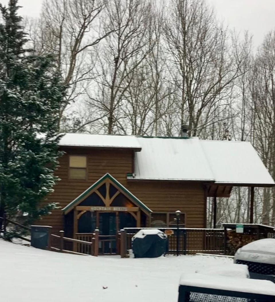 Smoky Mountain Breeze Chalet in Sevier County