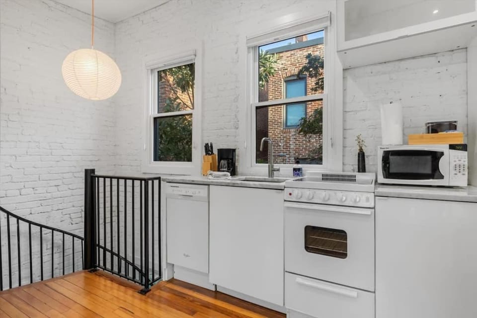 Adorable Studio Space in Private Carriage House Apartment in District of Columbia