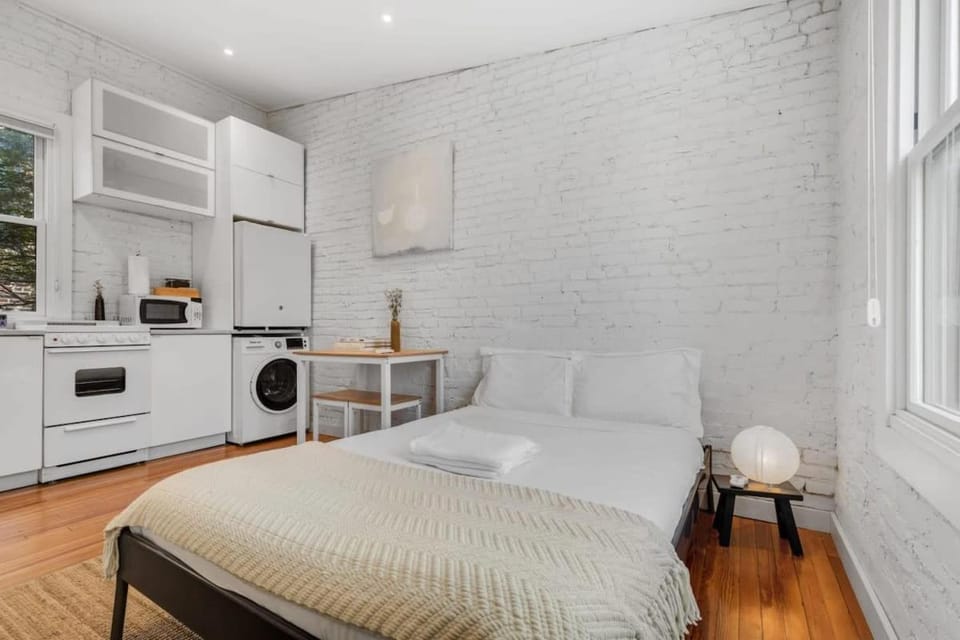 Adorable Studio Space in Private Carriage House Apartment in District of Columbia