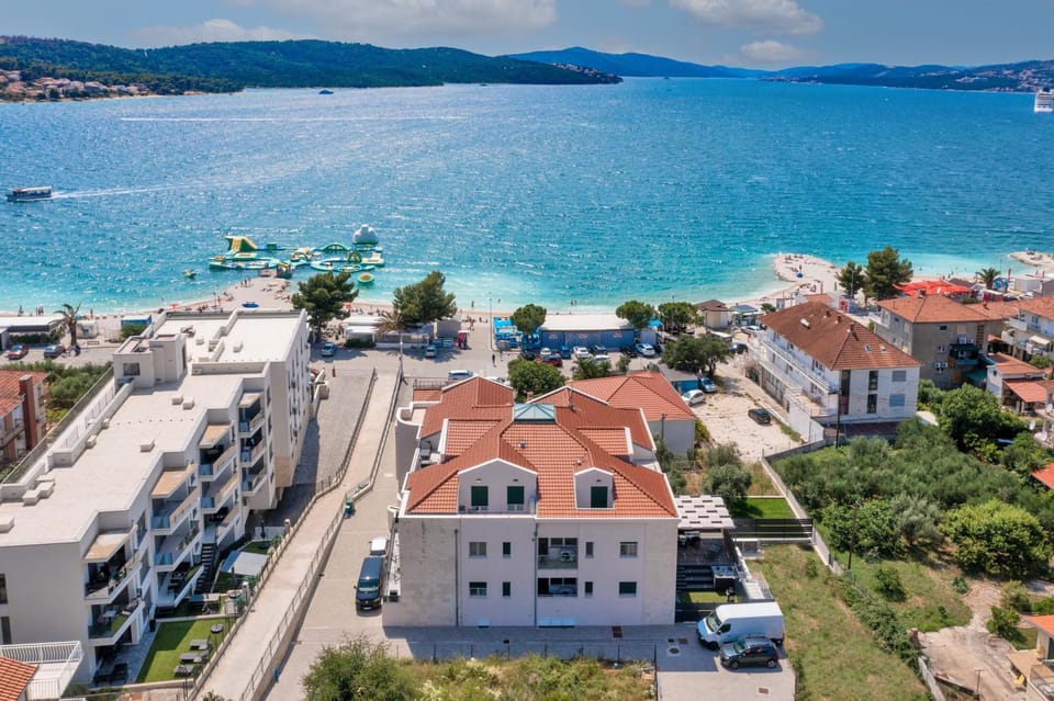 Apartments Ocrux Apartment in Okrug Gornji