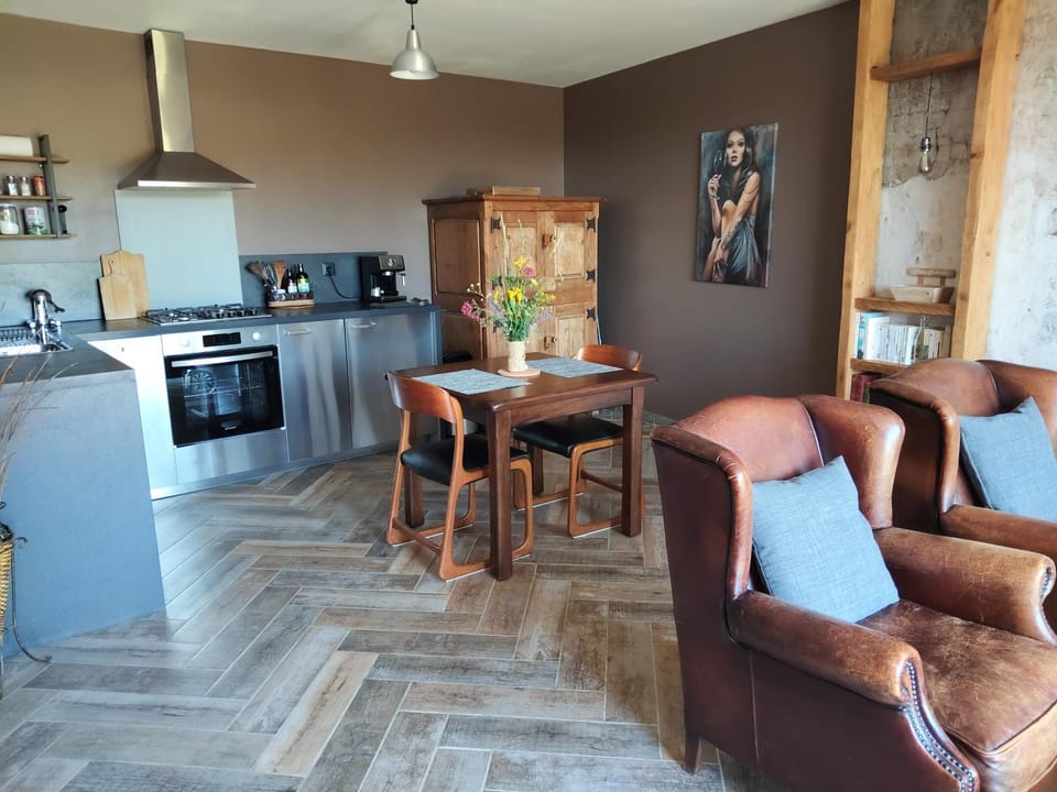 Kitchen or kitchenette, Living room, Dining area