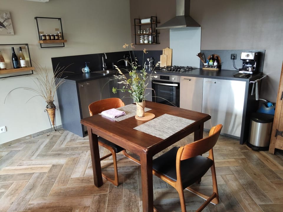 Dining area, kitchen
