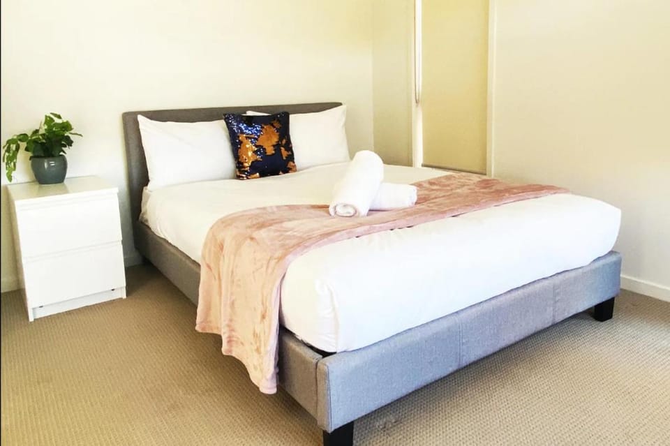 Kellyville Adorable 5Br - Closed to Shops & Parks House in Sydney