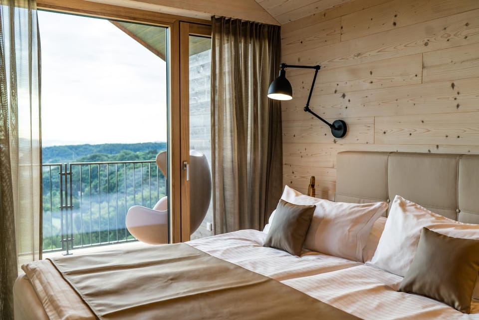 Bed, Natural landscape, Photo of the whole room, Bedroom