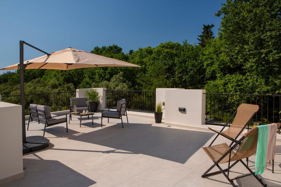 View (from property/room), Balcony/Terrace, Seating area, Garden view, Pool view