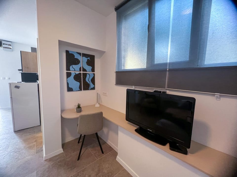 TV and multimedia, Seating area, minibar