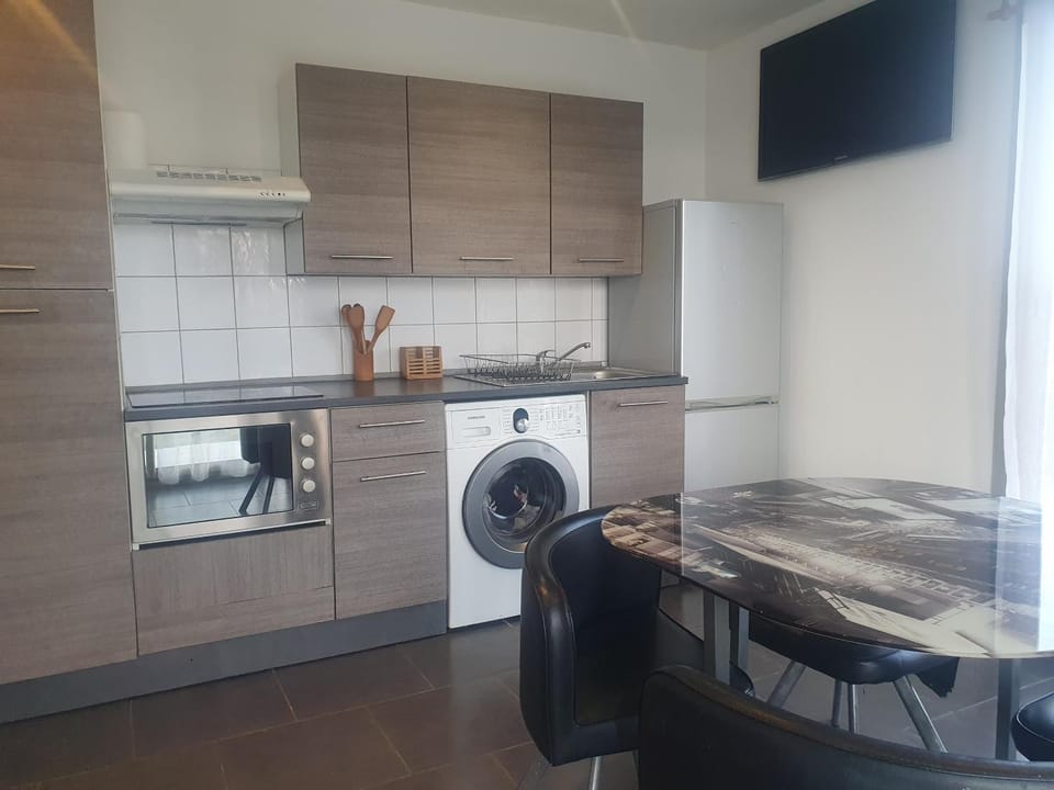 Appartement et jardin privatif devant la plage Apartment in Villeneuve-Loubet