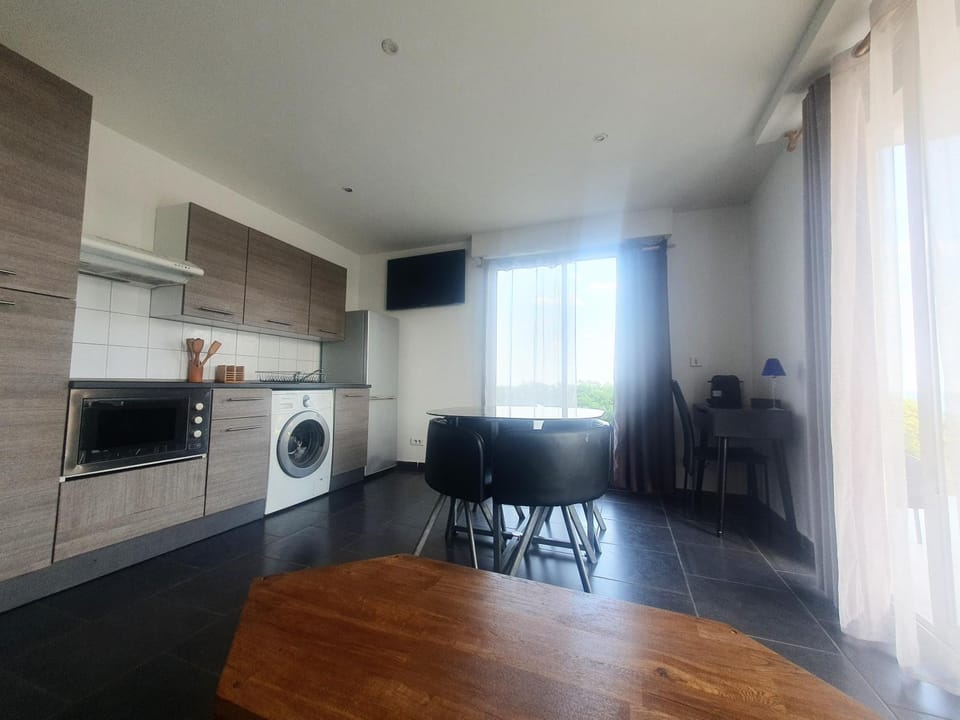 Appartement et jardin privatif devant la plage Apartment in Villeneuve-Loubet