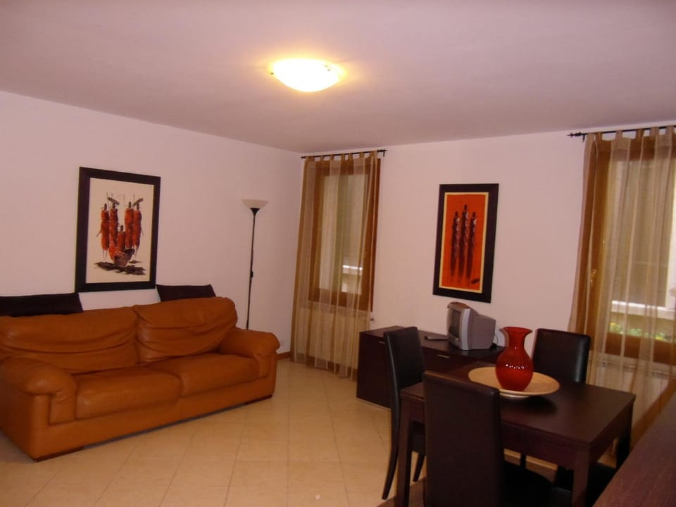 Communal lounge/ TV room, Living room, Seating area