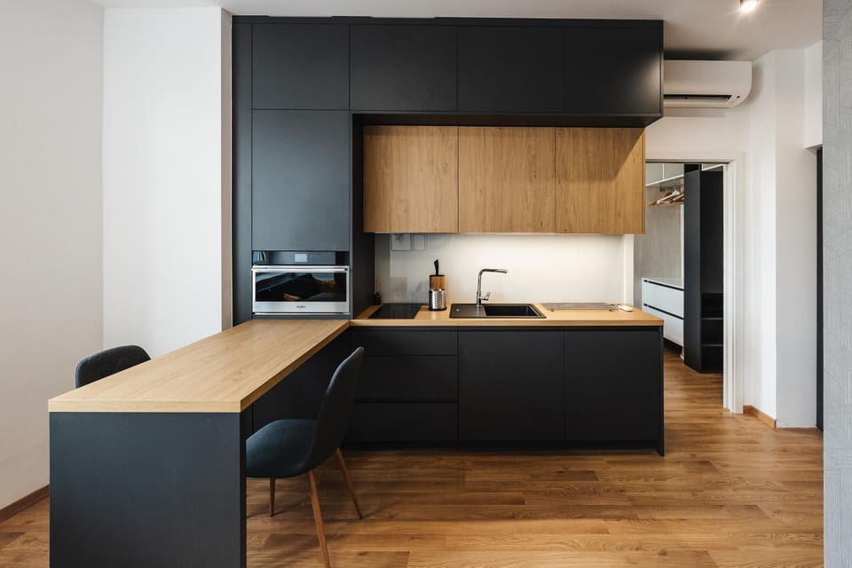 Kitchen or kitchenette, Dining area