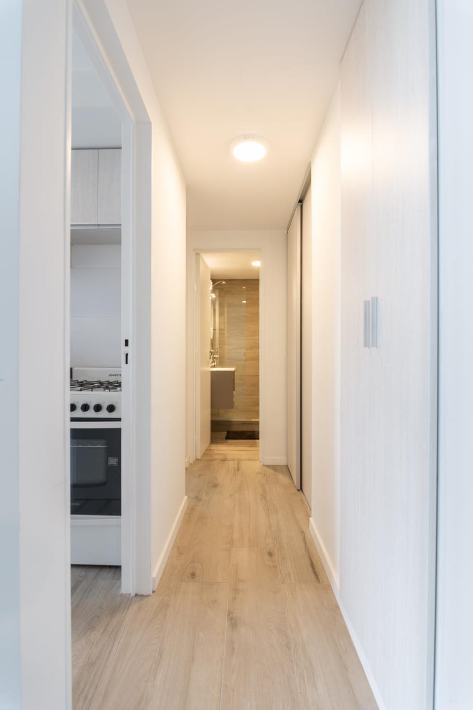 Bathroom, Kitchen or kitchenette, wardrobe