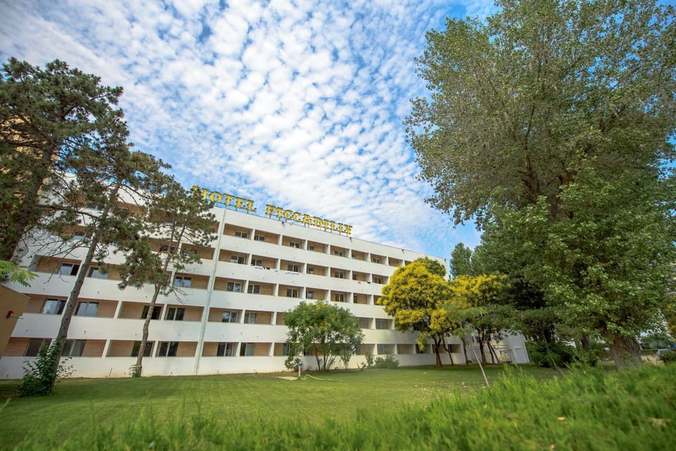 Property building, Nearby landmark, Day, Natural landscape, Garden view