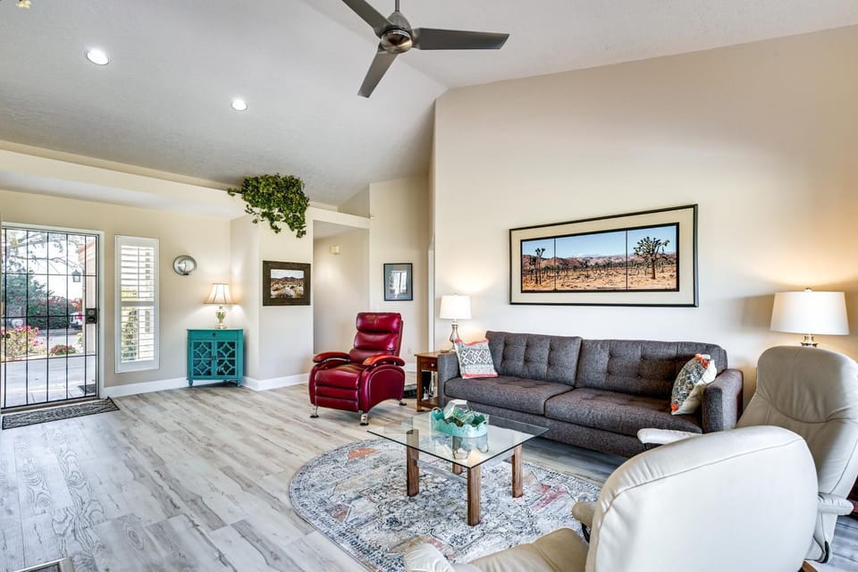 Community Pool & Hot Tub: Palm Desert Rental! House in Palm Desert