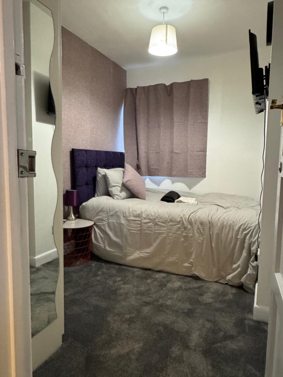 Bed, Photo of the whole room, Bedroom