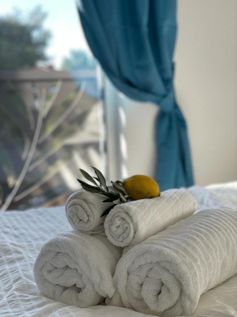 Bedroom, towels
