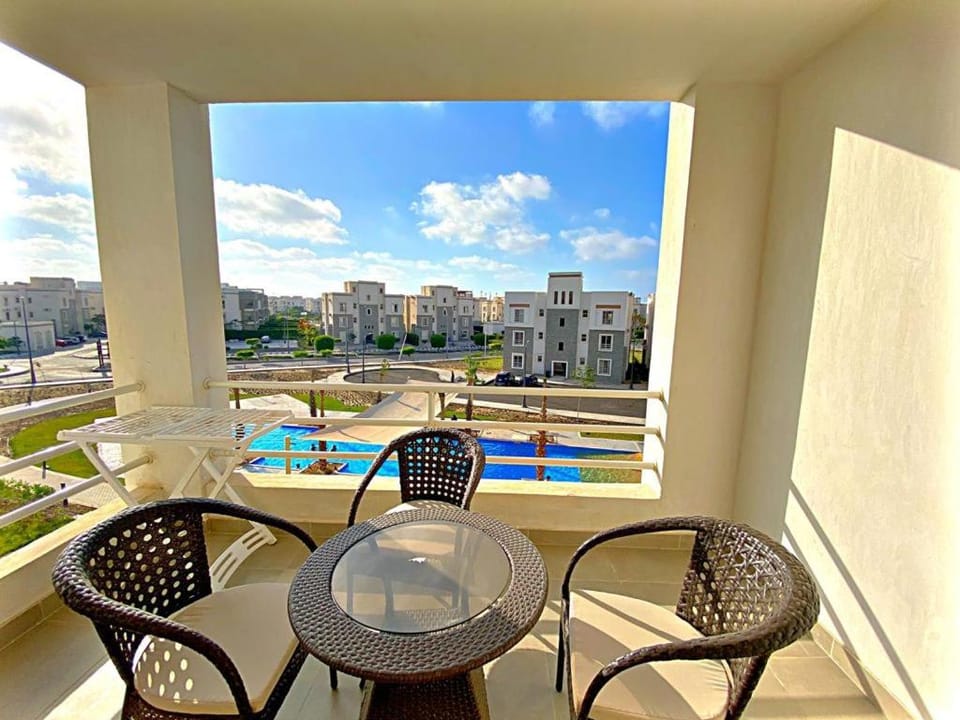 Balcony/Terrace, sunbed
