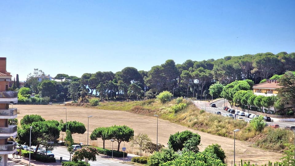 Neighbourhood, Natural landscape, City view, Location, Parking