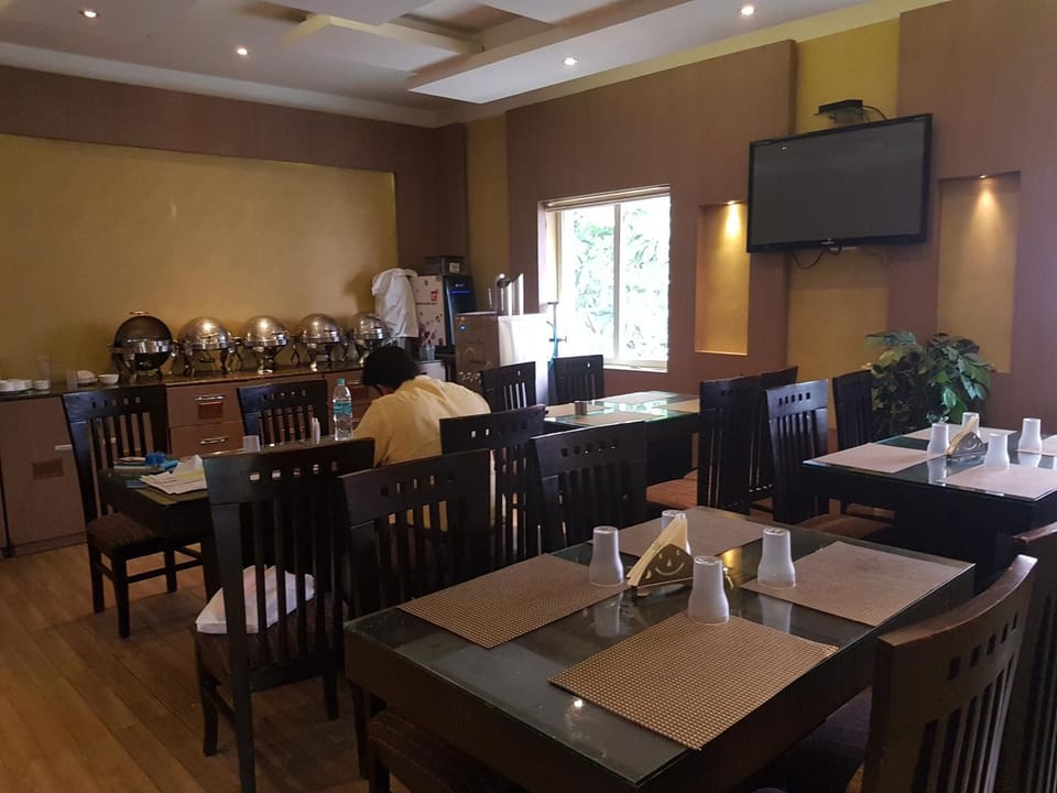 Restaurant/places to eat, Buffet breakfast