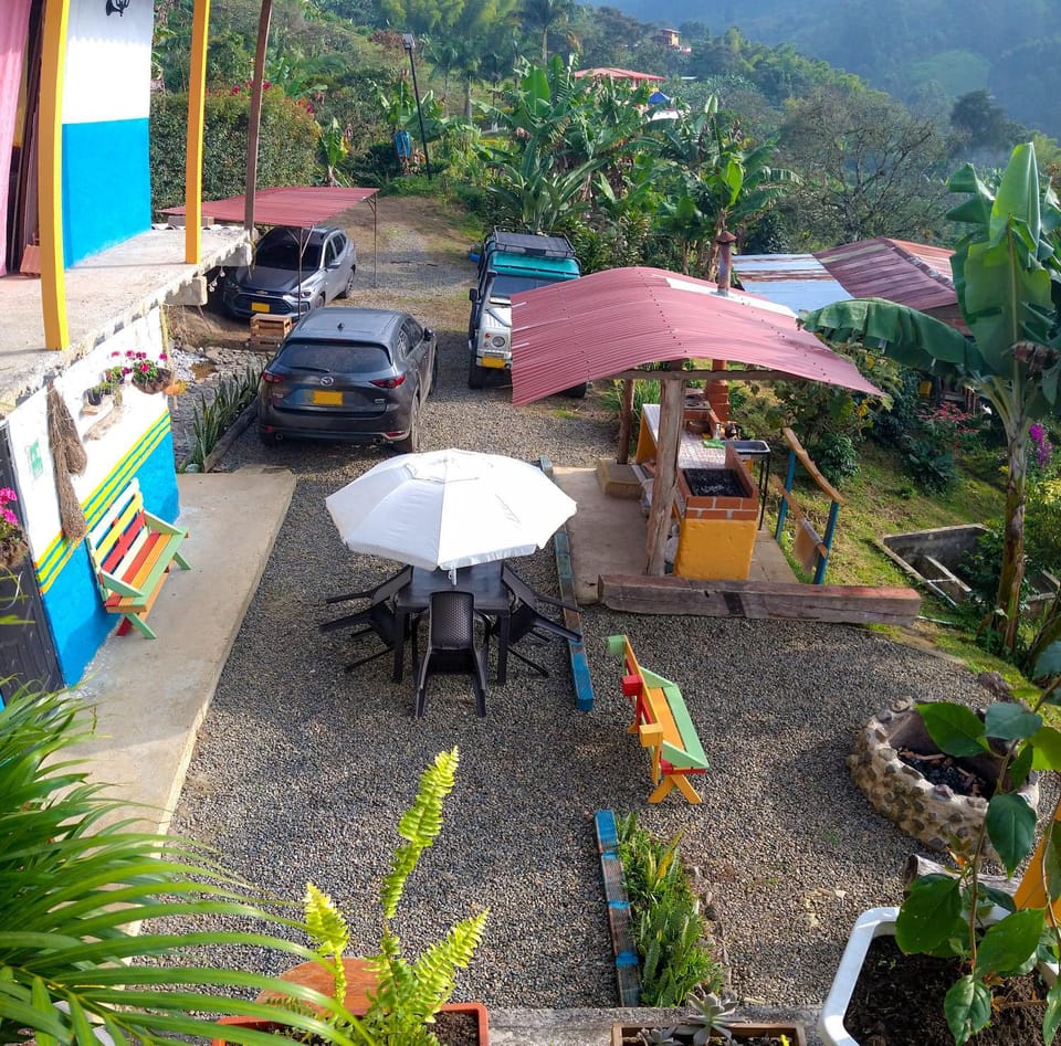Property building, Patio, Spring, Day, Natural landscape, Garden, Dining area, Garden view, Mountain view, Parking