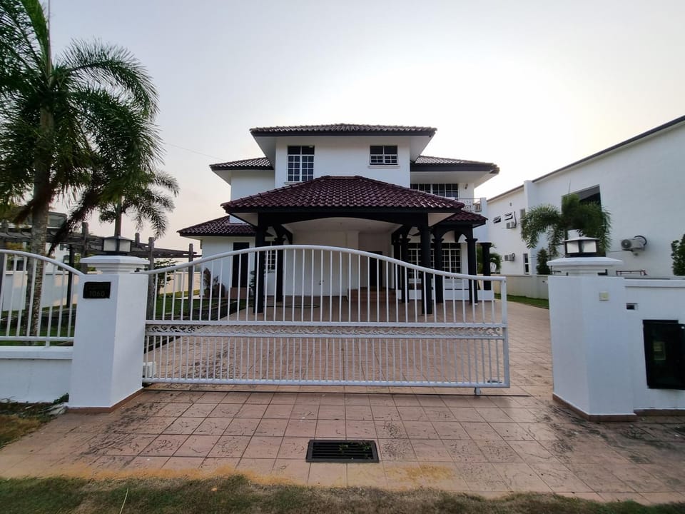 Riverside Bungalow with Pool at Koliba, Casa del Fiume House in Terengganu, Malaysia