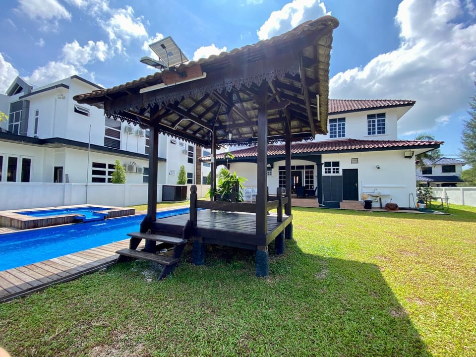 Riverside Bungalow with Pool at Koliba, Casa del Fiume House in Terengganu, Malaysia