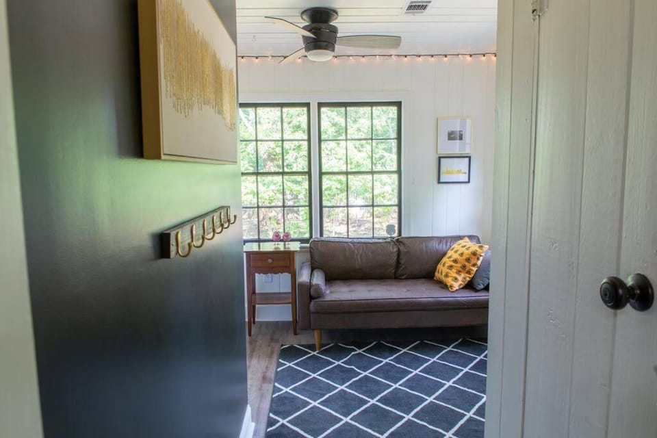 J Birds' Cottage Midtown Memphis House in Memphis
