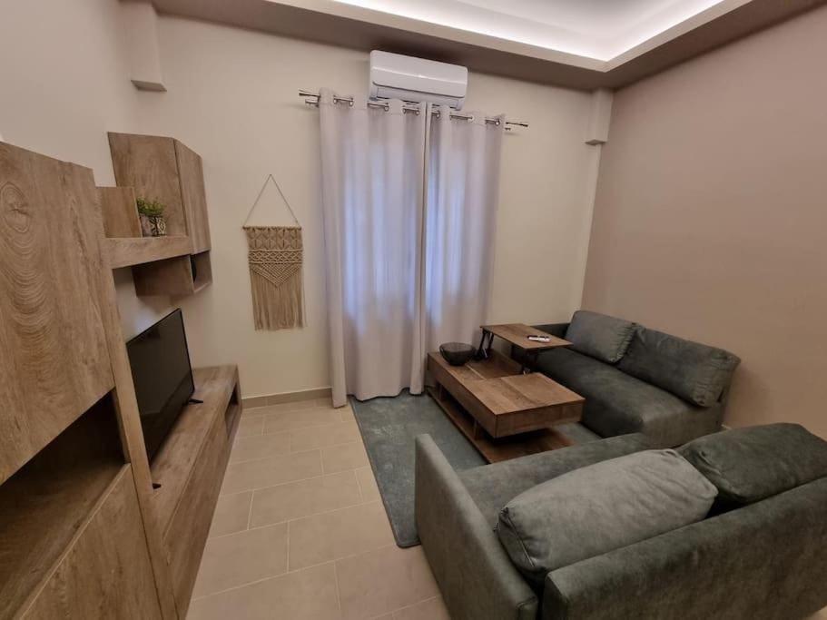 TV and multimedia, Living room, Seating area, air conditioner