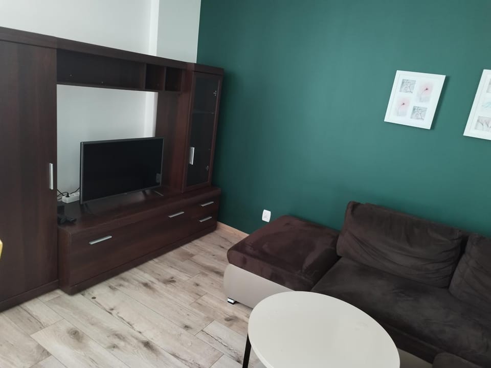 Communal lounge/ TV room, TV and multimedia, Living room, Seating area, Evening entertainment