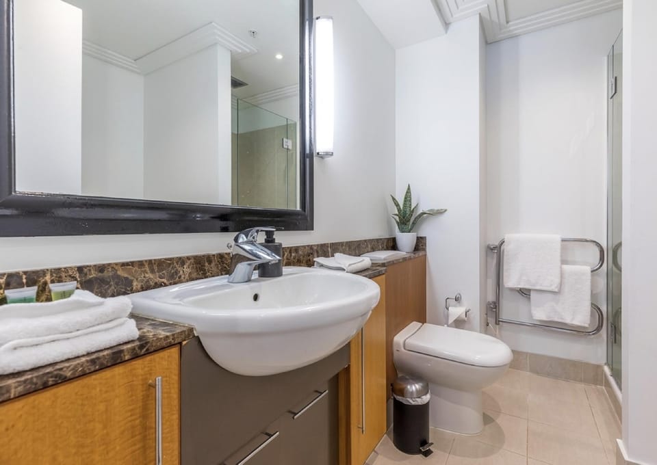 Shower, Toilet, Bathroom, Bath, towels