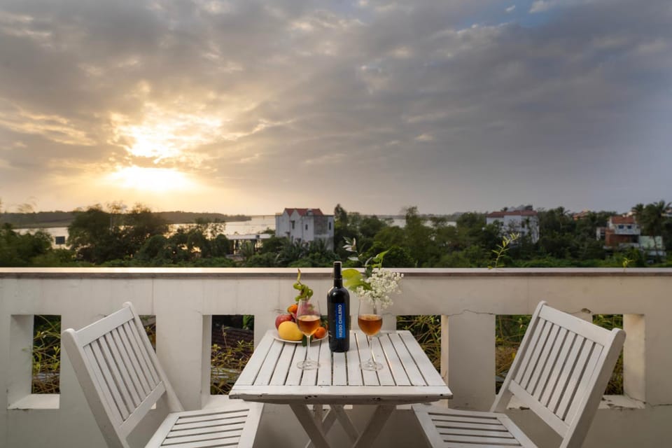 Day, Natural landscape, View (from property/room), Balcony/Terrace, Dining area, City view, Sunrise, Sunset