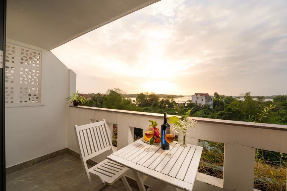Natural landscape, View (from property/room), Balcony/Terrace, Seating area