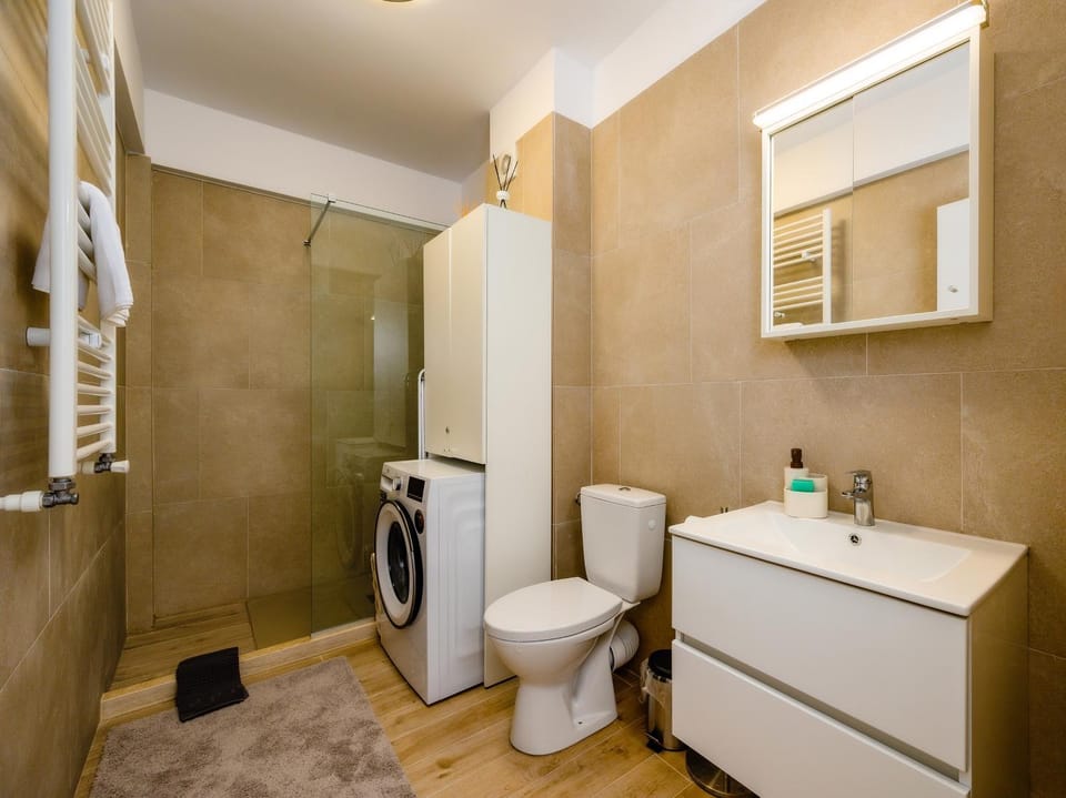 Shower, Toilet, Bathroom, washing machine