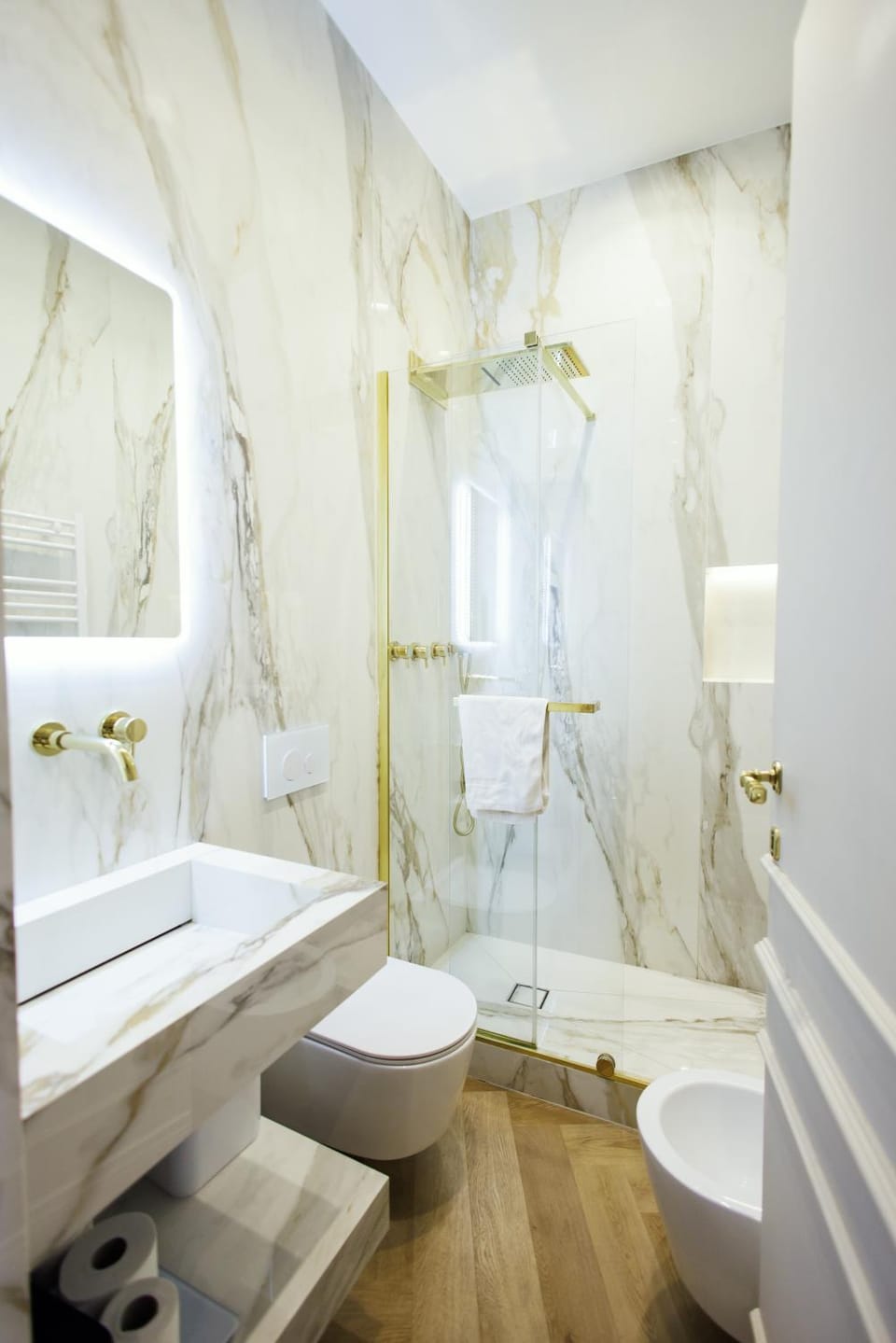 Shower, Toilet, Bathroom, bidet, towels