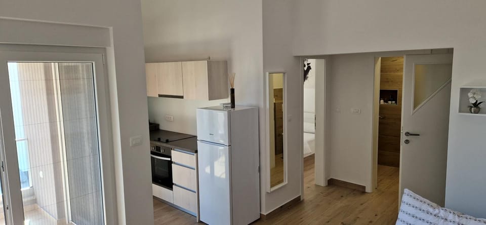Kitchen or kitchenette, pet friendly, stove