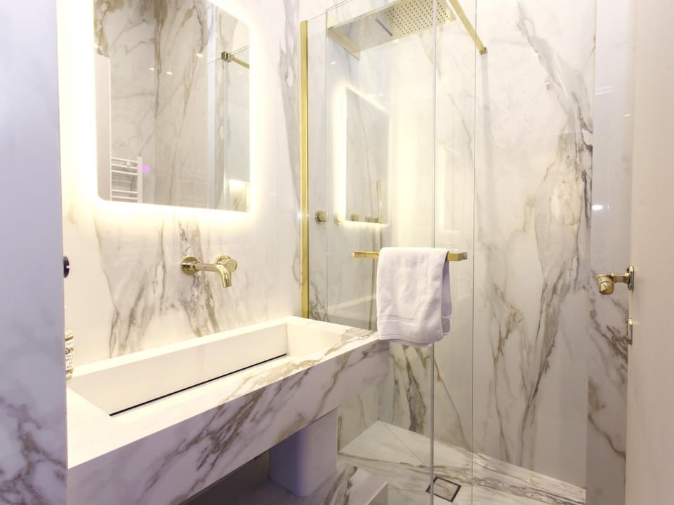 Shower, Bathroom, towels