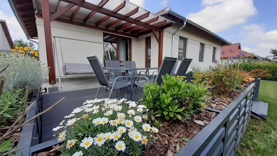 Property building, Patio, Spring