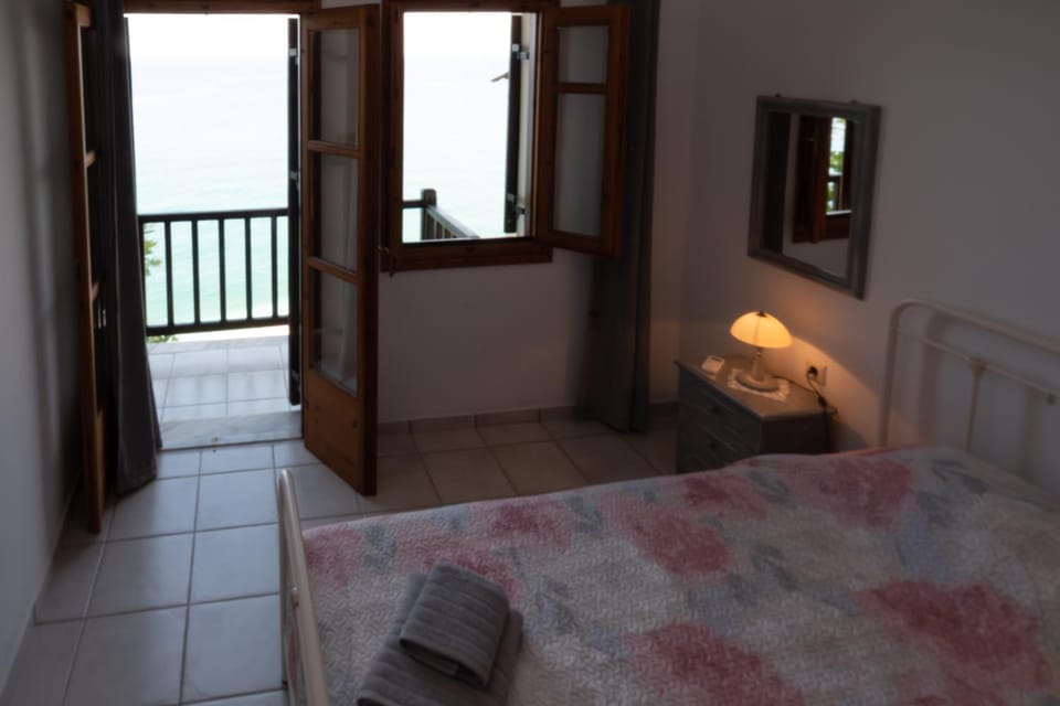 Niovi’s Seaside House House in Magnesia Prefecture, Greece