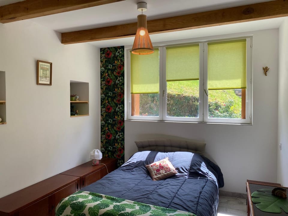 Bed, Photo of the whole room, Bedroom