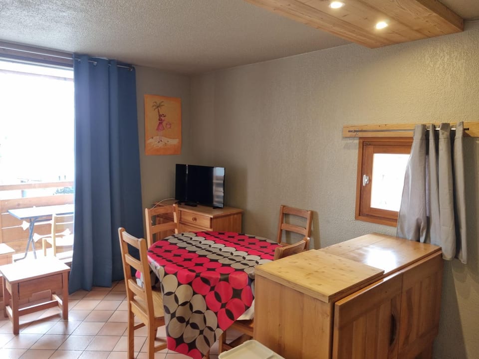 TV and multimedia, Dining area
