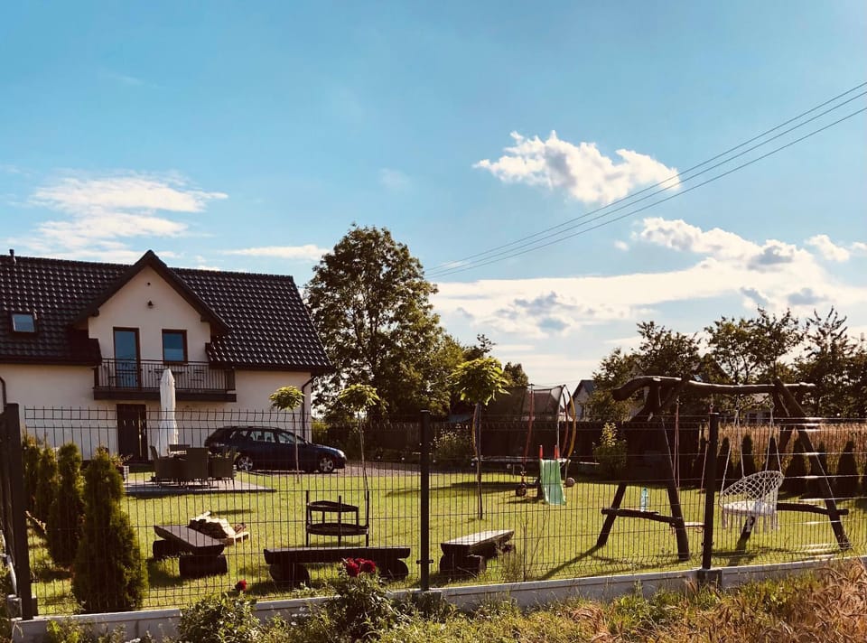 Property building, Day, Natural landscape, Garden, Evening entertainment, Garden view